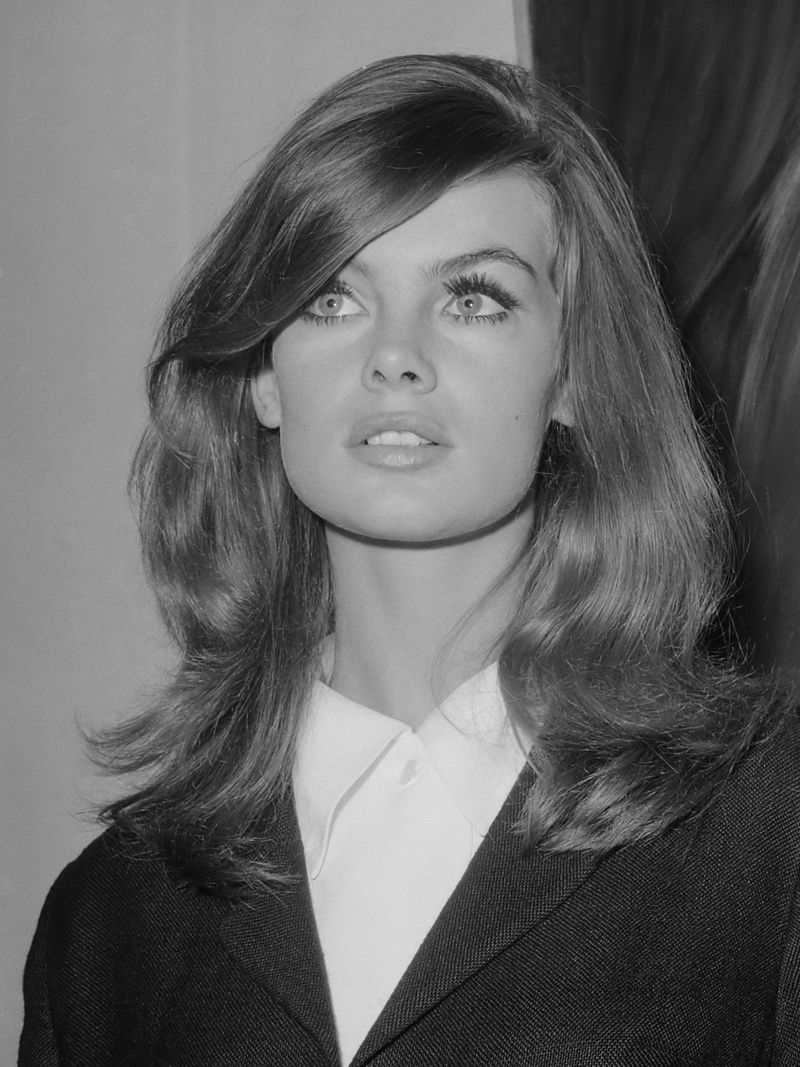 Jean Shrimpton in Beat Girl (1960)
