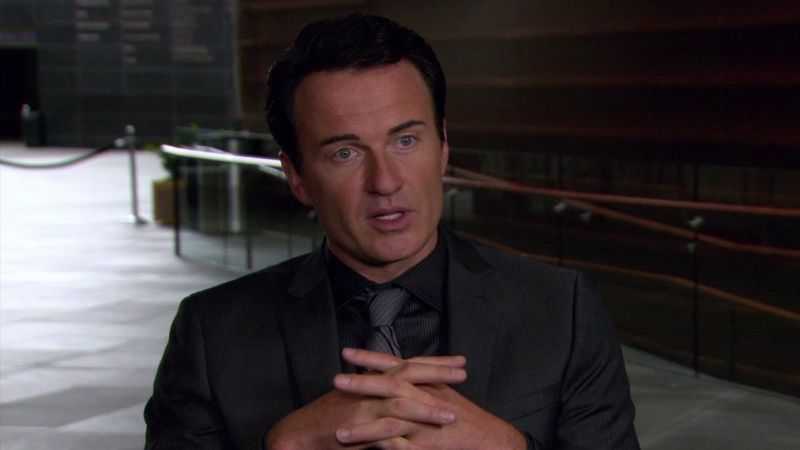Paranoia (2013): Corporate Thriller
