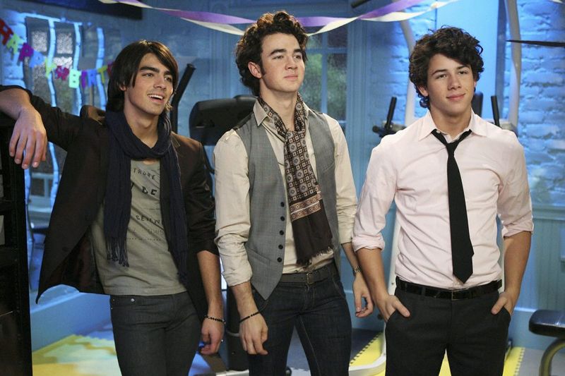 Joe Jonas – Jonas