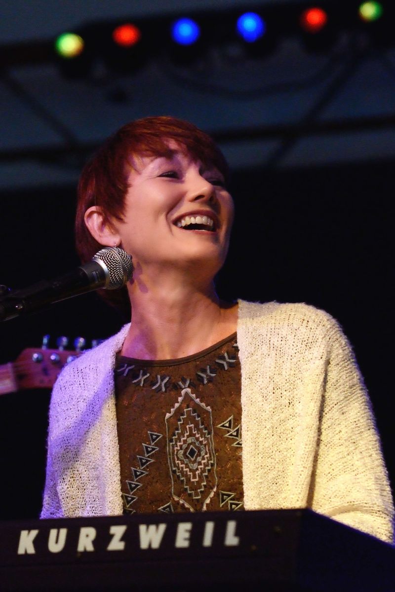 Lari White: Multi-Talented Trailblazer