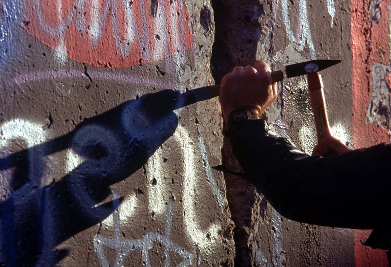 Chipping at the Wall Became a Tourist Craze