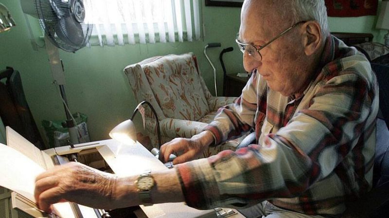 Harry Bernstein Published His First Book at 96