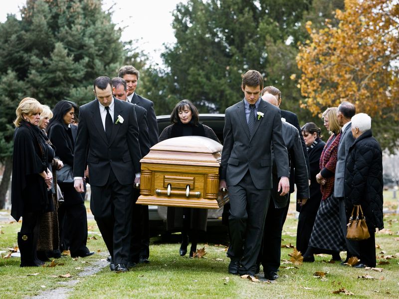 Black Mourning Clothes Hide You from Ghosts