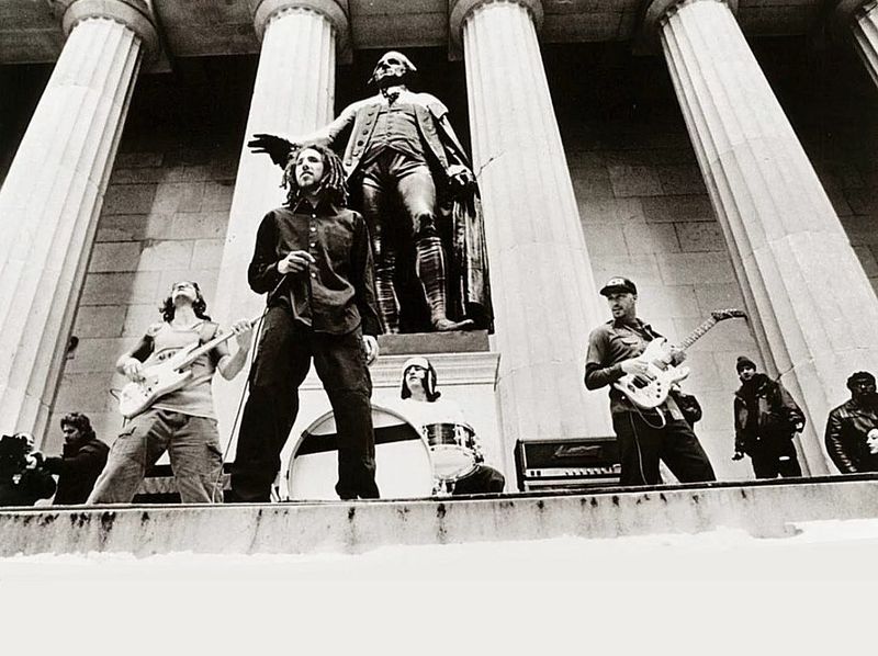 Rage Against the Machine Protest Wall Street (2000)