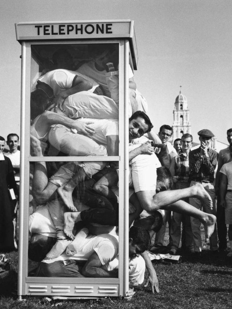 Phone Booth Stuffing (1950s, USA) 📞