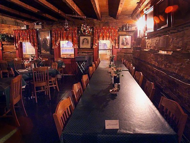 Indiana – The Log Inn (Haubstadt, 1825)