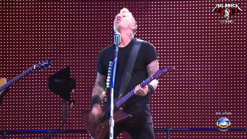 The Awkward Kiss with Guitar Tech at Rock in Rio