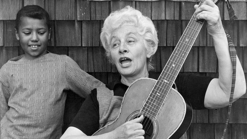 Malvina Reynolds' Suburban Commentary (Weeds)