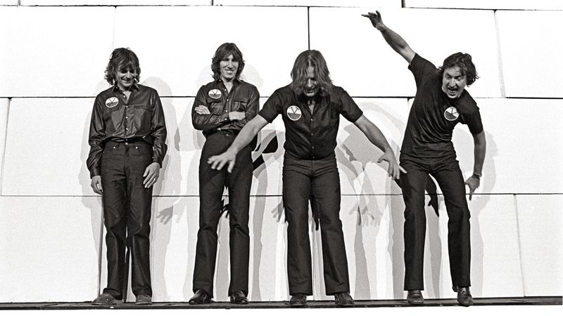 Pink Floyd Builds The Wall (1979)
