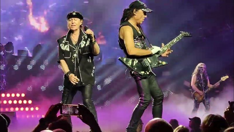Rock You Like a Hurricane – Scorpions (1984)