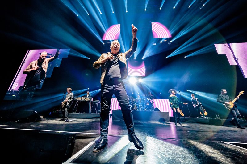 Alive and Kicking – Simple Minds