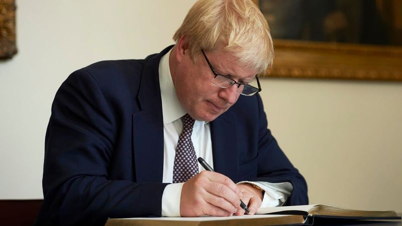 Boris Johnson – Columnist & Book Author 🖊️📚