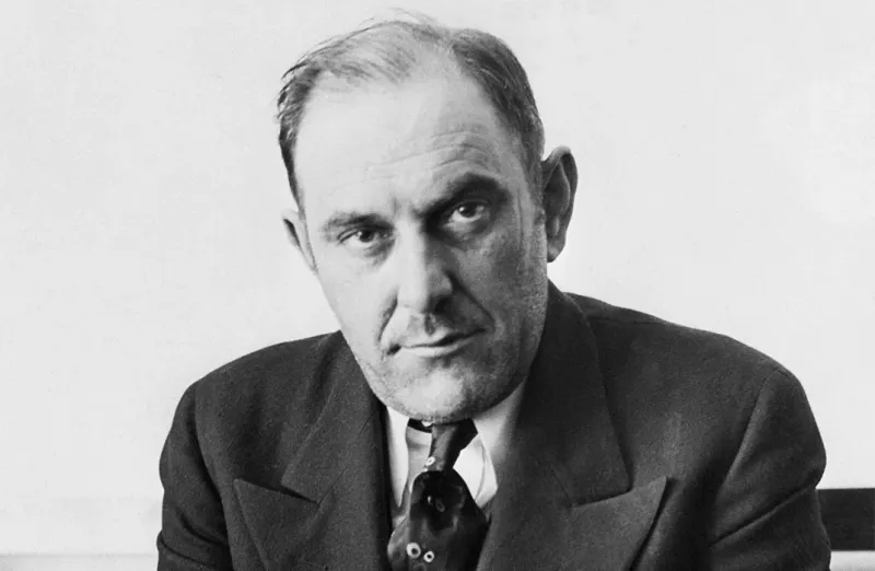 Victor Lustig – The Man Who Sold the Eiffel Tower (Twice!)