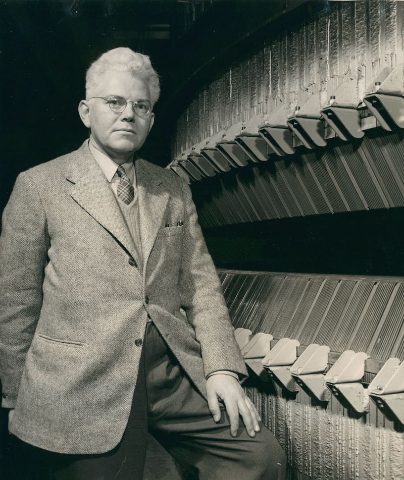 Mark Oliphant, Nuclear physicist, 2000