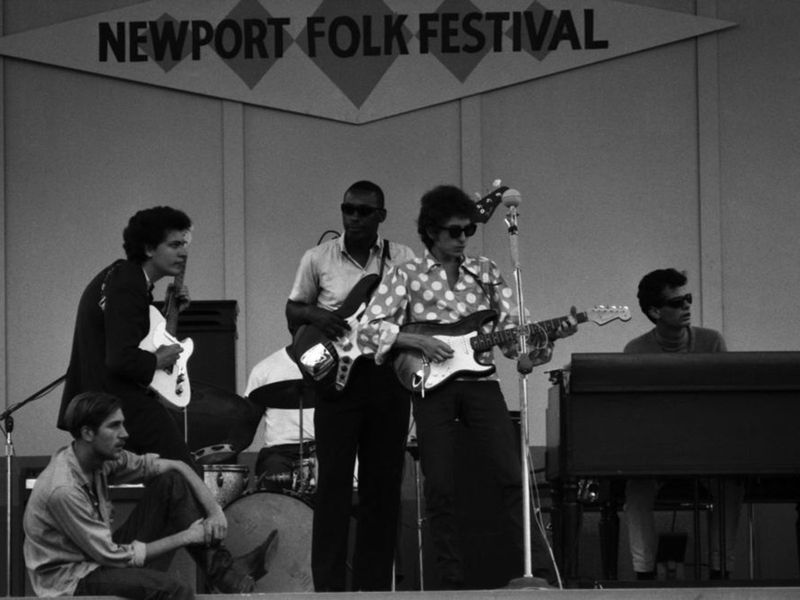 Bob Dylan Goes Electric (1965) – Newport Folk Festival