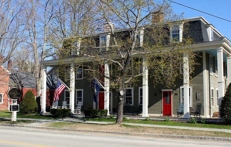 New Hampshire – The Hancock Inn Dining Room (Hancock, 1789)