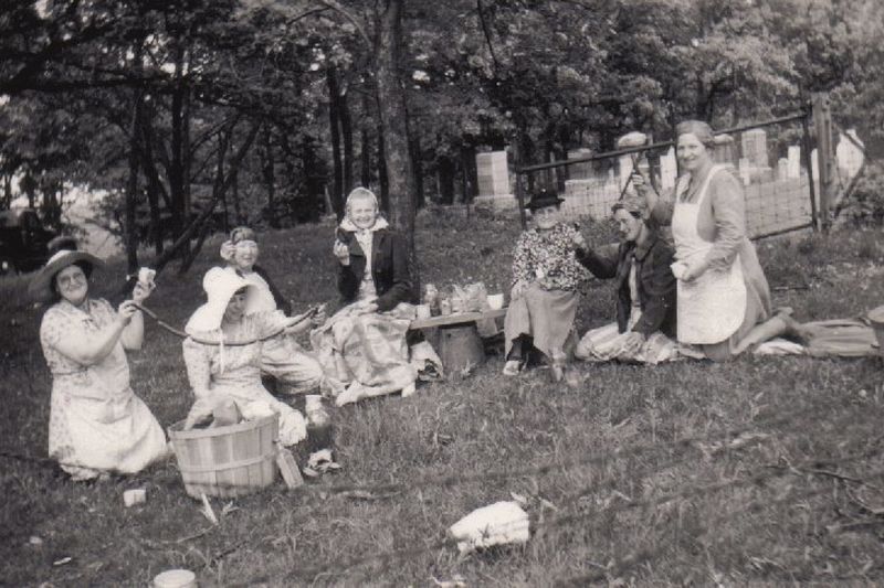 Graveside Picnics Connect Families