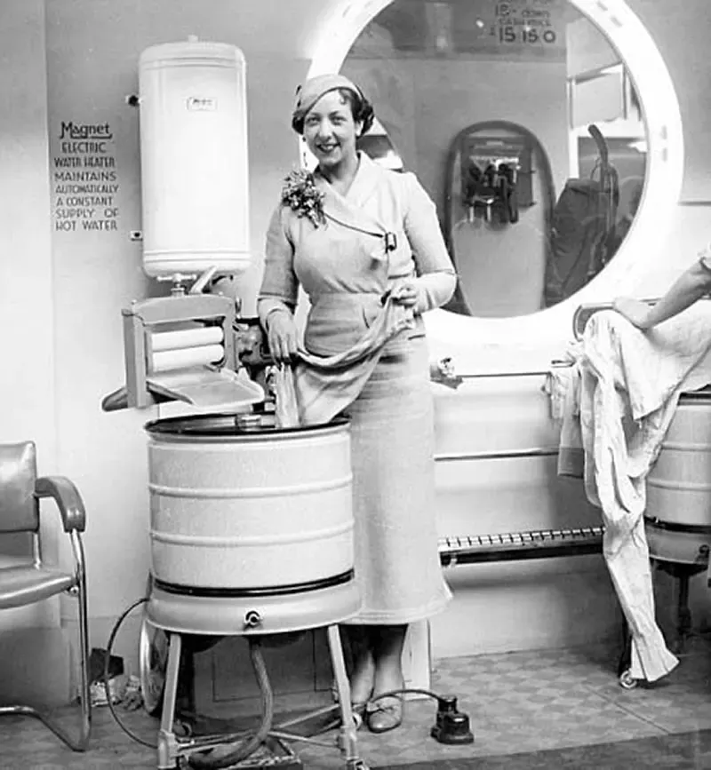 Washing Machines (1920s: Hand-Cranked Tubs)