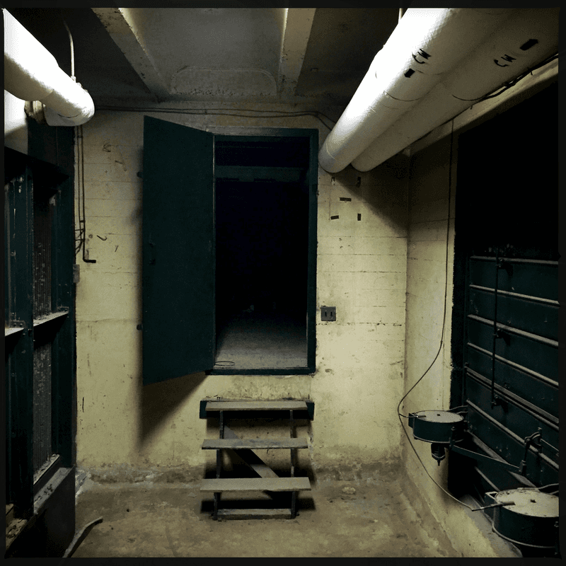The White Stripes – White Blood Cells (2001) – In a Tennessee Bomb Shelter