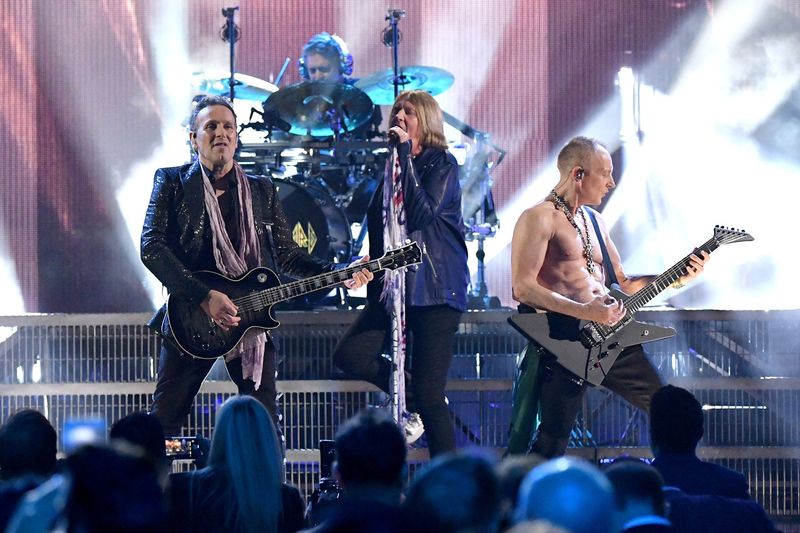 Def Leppard: Pour Some Sugar on Endless Tours