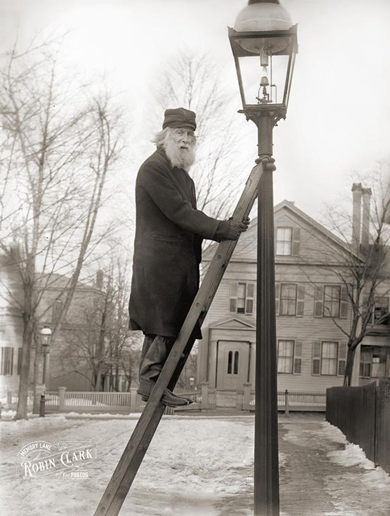 Lamplighter 💰 $75,000+ per year