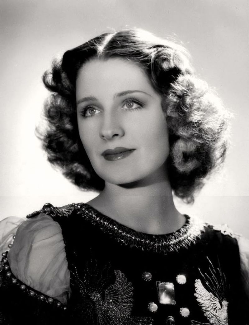 Hollywood Curls (1930s)