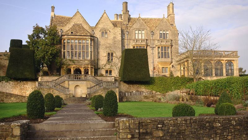 Radiohead – OK Computer (1997) – In a Stately Home (St. Catherine’s Court)
