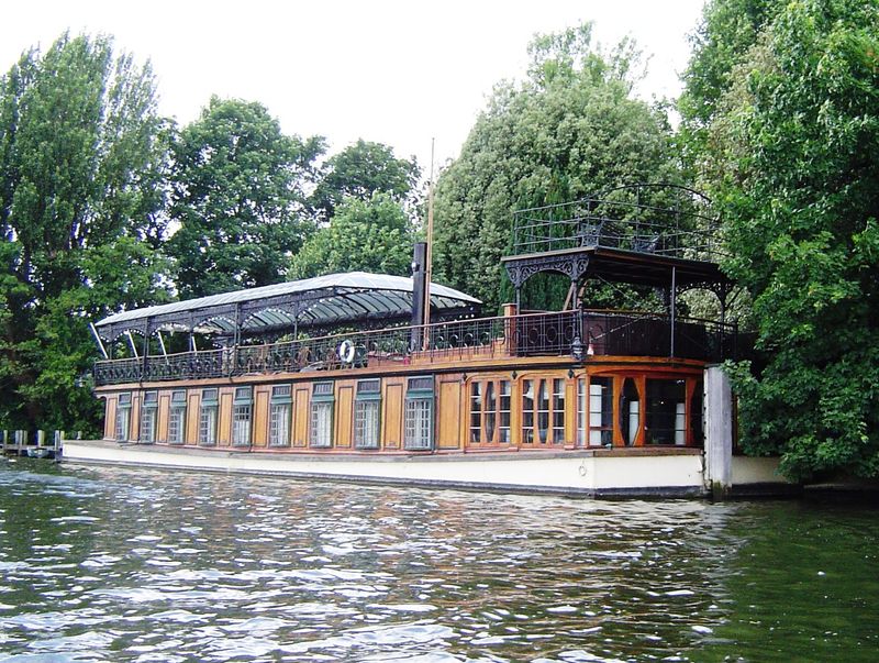 Pink Floyd – The Endless River (2014) – On a Boat (The Astoria Studio Barge)