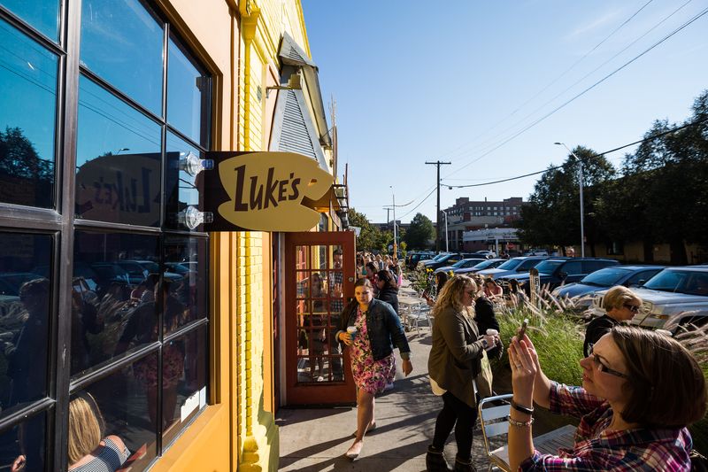 Gilmore Girls’ Luke’s Diner (Washington Depot, Connecticut – Inspired by Real Spots)