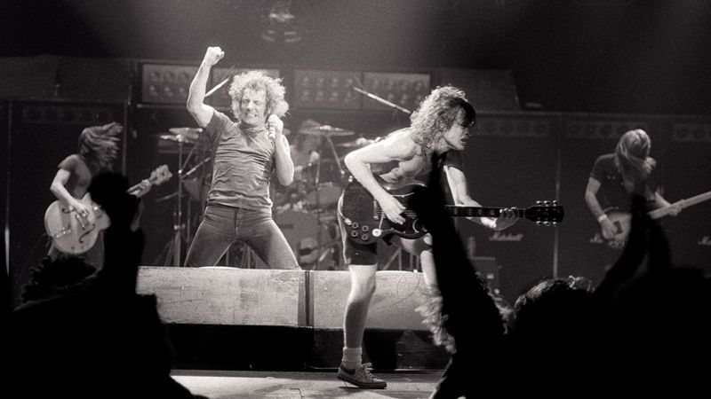AC/DC Goes Back in Black After Tragedy (1980)
