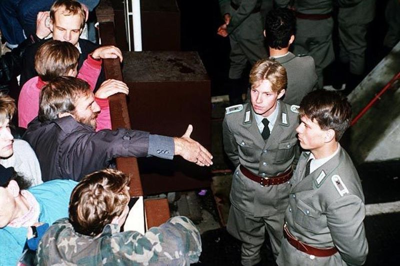 Border Guards Had No Orders — and No Idea What to Do