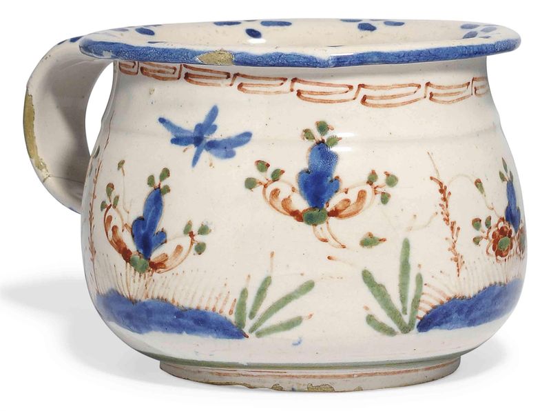 Communal Use of Chamber Pots