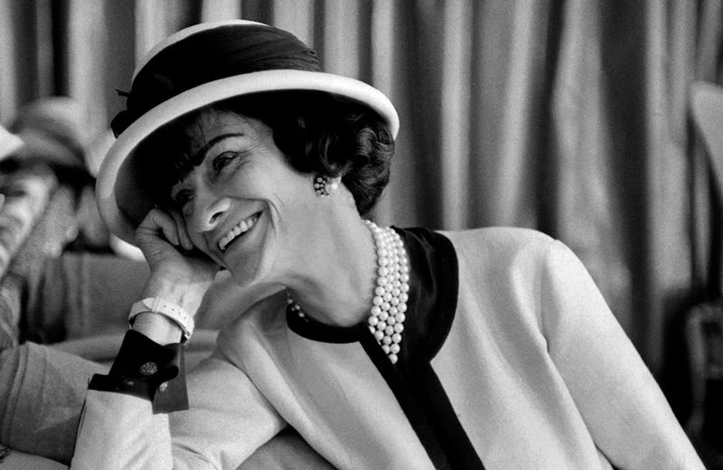 Coco & The Wide-Brimmed Hat