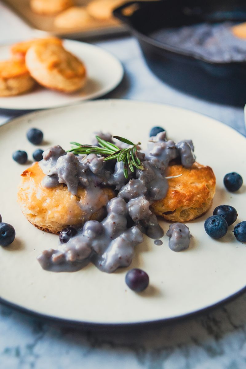 Miley Cyrus – Biscuits and Gravy